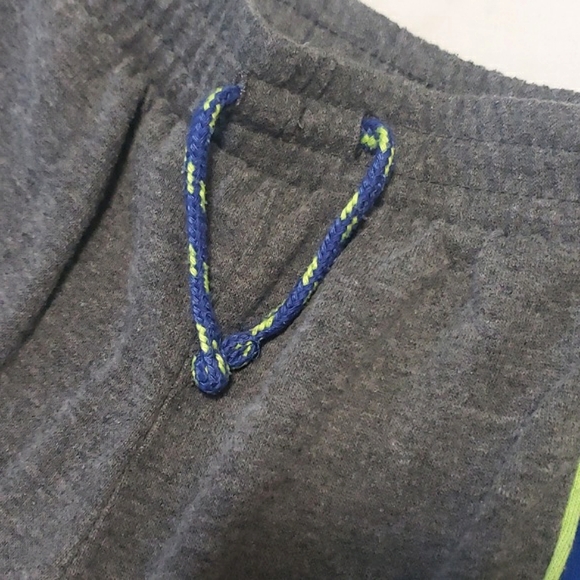 π STAR WARS- Baby Yoda Sweatshirt and Sweatpants Set - Size 2T - Picture 7 of 9